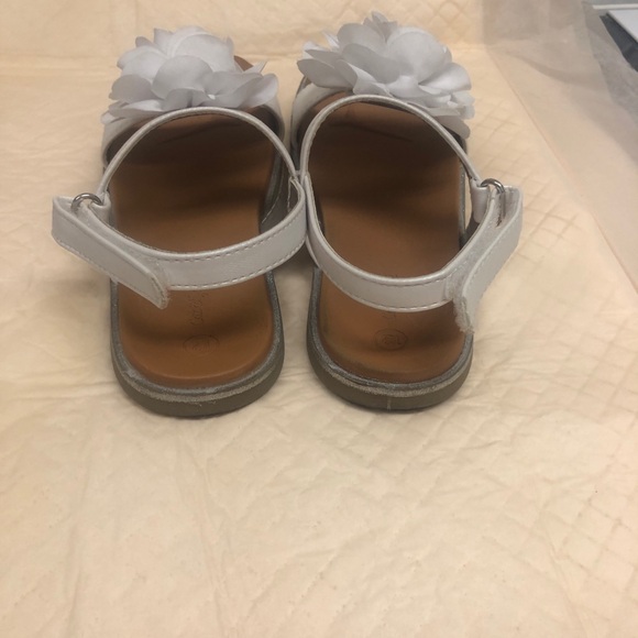 Sandals White straps, Velcro Cat & Jack brand Girls 12 Rubber solesFlower on top - Picture 12 of 12